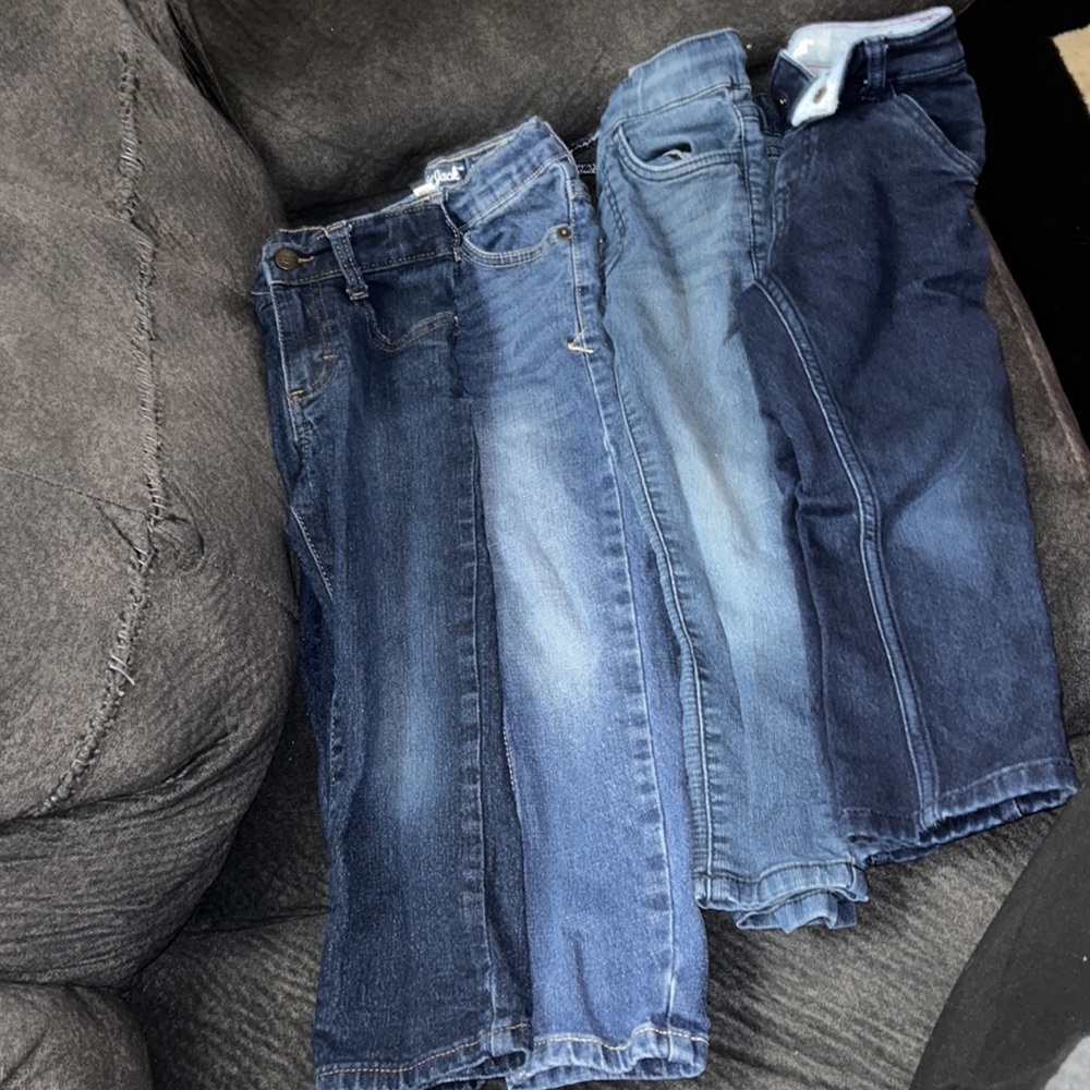 Boys blue jeans bundle. Sizes 4t and 5t. Brands Levi, Lee and cat and jack.